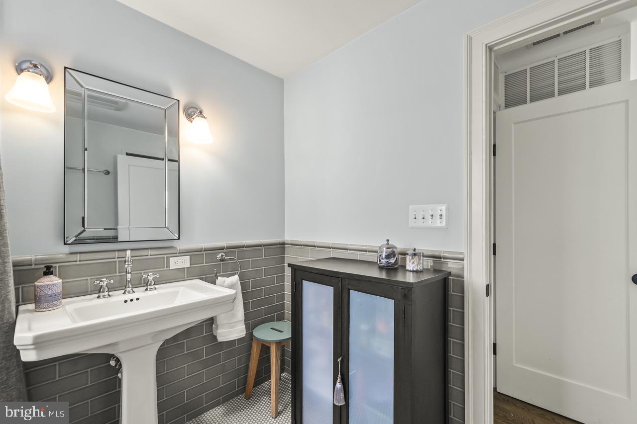 5005 RHOADES PL, ALEXANDRIA, Virginia 22304, 5 Bedrooms Bedrooms, ,3 BathroomsBathrooms,Residential,For sale,5005 RHOADES PL,VAAX2053878 MLS # VAAX2053878