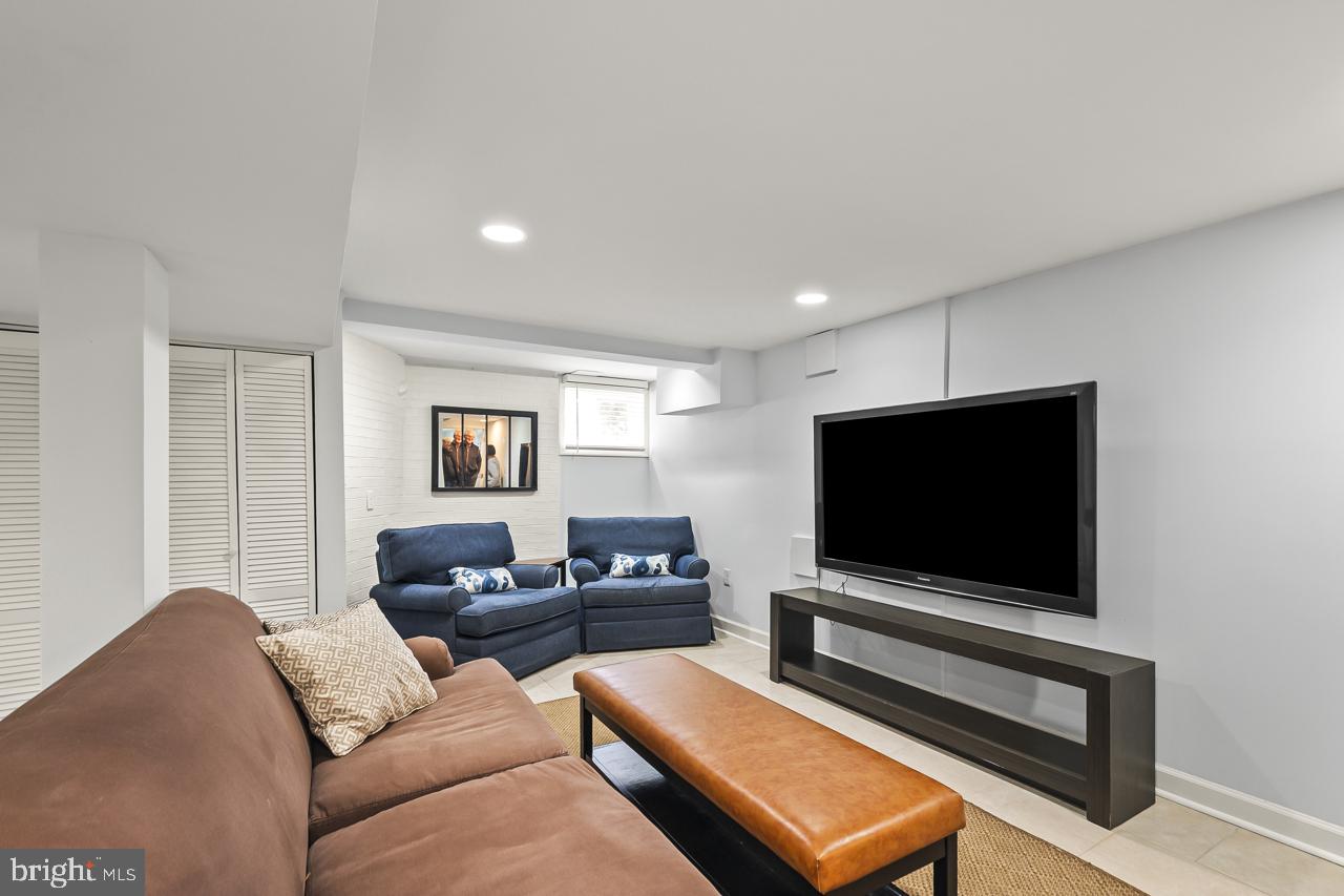 5005 RHOADES PL, ALEXANDRIA, Virginia 22304, 5 Bedrooms Bedrooms, ,3 BathroomsBathrooms,Residential,For sale,5005 RHOADES PL,VAAX2053878 MLS # VAAX2053878