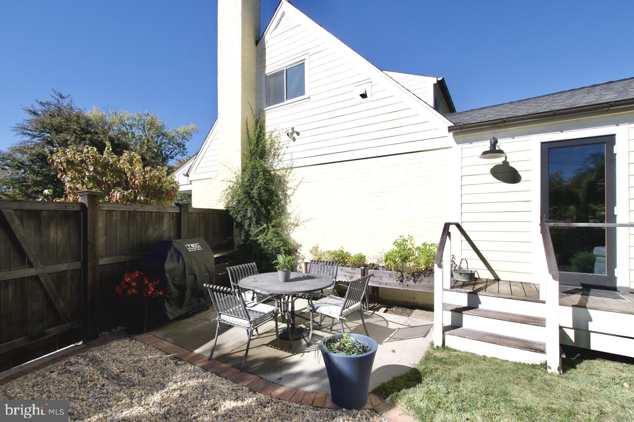 5005 RHOADES PL, ALEXANDRIA, Virginia 22304, 5 Bedrooms Bedrooms, ,3 BathroomsBathrooms,Residential,For sale,5005 RHOADES PL,VAAX2053878 MLS # VAAX2053878