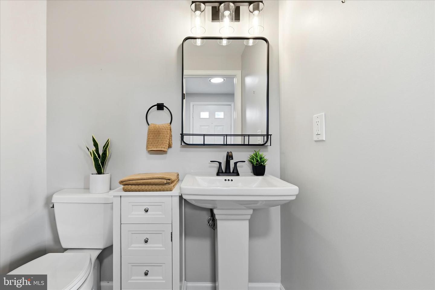 5211 PLEASURE COVE CT, ALEXANDRIA, Virginia 22315, 3 Bedrooms Bedrooms, ,2 BathroomsBathrooms,Residential,For sale,5211 PLEASURE COVE CT,VAFX2289416 MLS # VAFX2289416