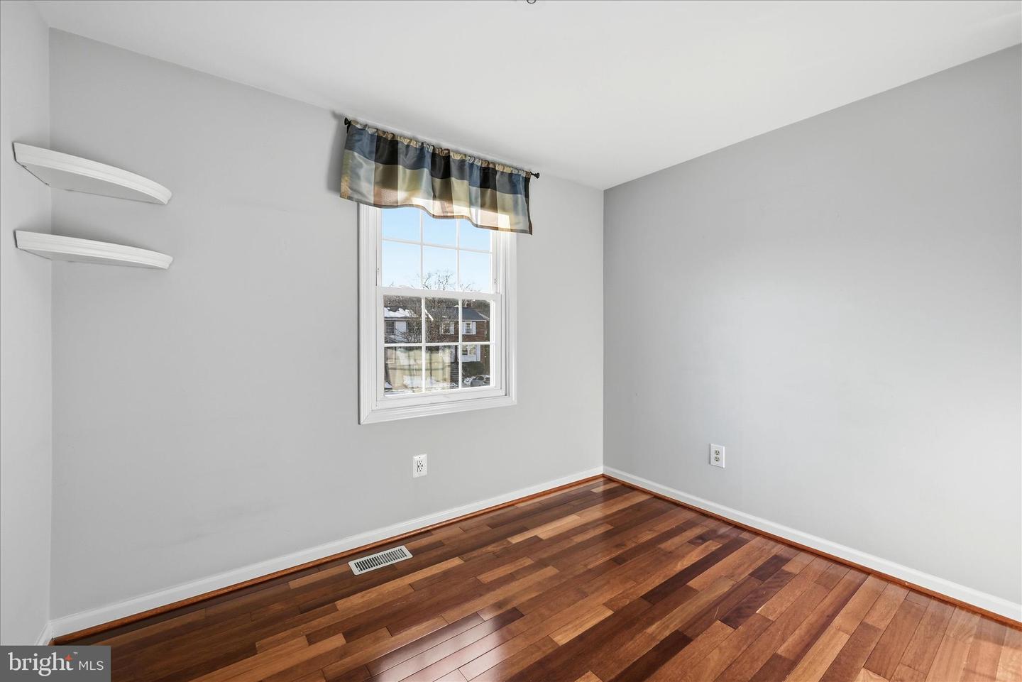 5211 PLEASURE COVE CT, ALEXANDRIA, Virginia 22315, 3 Bedrooms Bedrooms, ,2 BathroomsBathrooms,Residential,For sale,5211 PLEASURE COVE CT,VAFX2289416 MLS # VAFX2289416