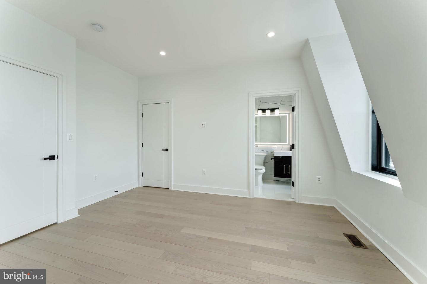 4411 ILLINOIS AVE NW, WASHINGTON, District Of Columbia 20011, 5 Bedrooms Bedrooms, 12 Rooms Rooms,5 BathroomsBathrooms,Residential,For sale,4411 ILLINOIS AVE NW,DCDC2244996 MLS # DCDC2244996 4411 ILLINOIS AVE NW, WASHINGTON, District Of Columbia 20011, 5 Bedrooms Bedrooms, 12 Rooms Rooms,5 BathroomsBathrooms,Residential,For sale,4411 ILLINOIS AVE NW,DCDC2244996 MLS # DCDC2244996