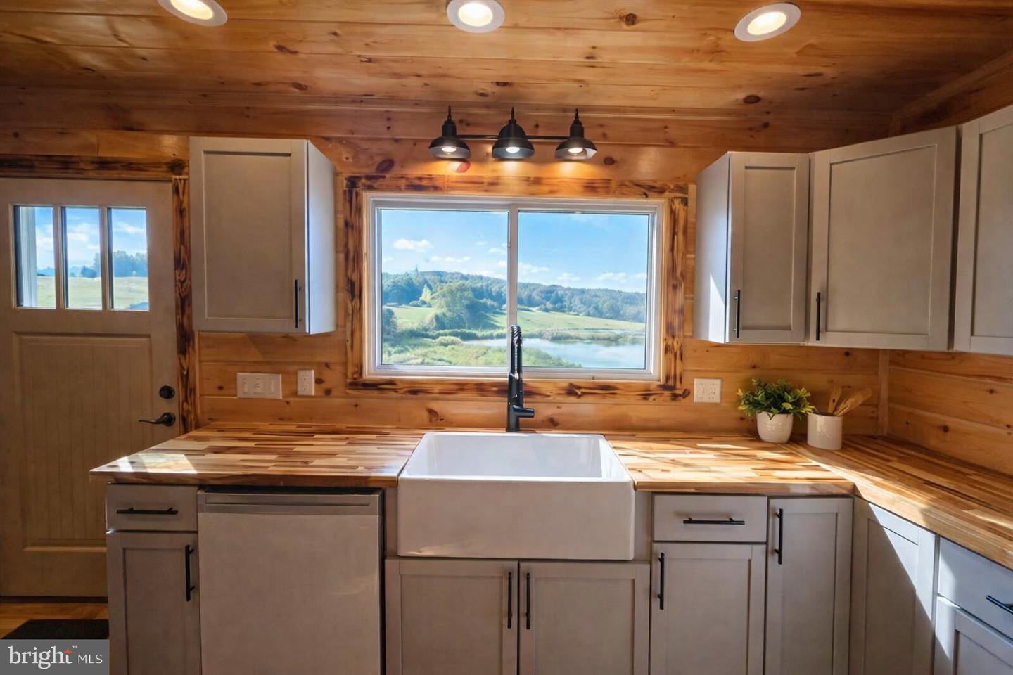 613 AIRPORT RD, LURAY, Virginia 22835, 1 Bedroom Bedrooms, ,1 BathroomBathrooms,Residential,For sale,613 AIRPORT RD,VAPA2006010 MLS # VAPA2006010