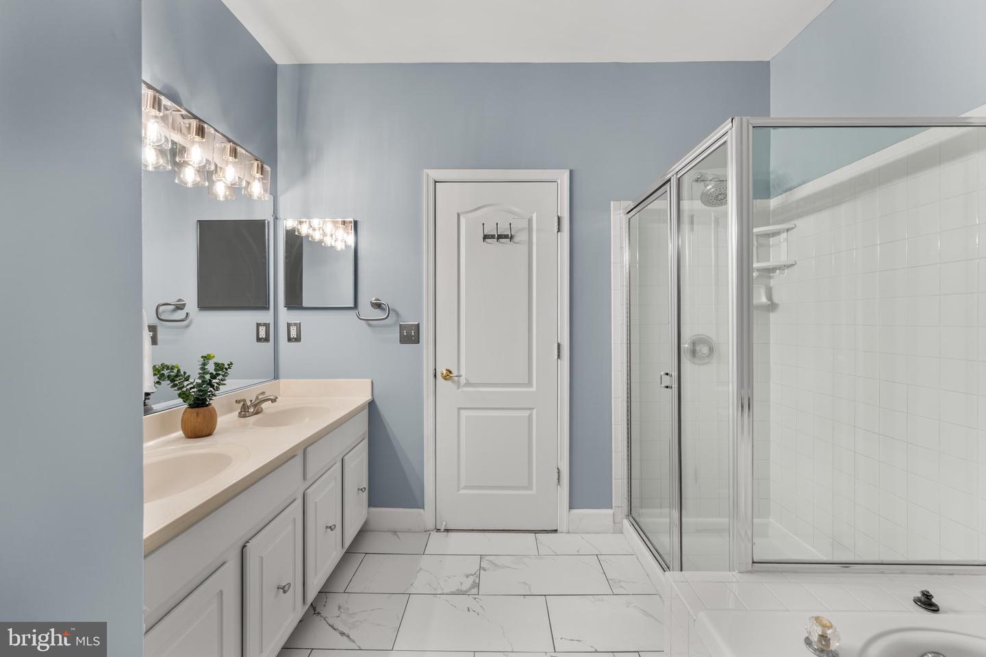 6735 APPLEMINT LN, ALEXANDRIA, Virginia 22310, 3 Bedrooms Bedrooms, ,3 BathroomsBathrooms,Residential,For sale,6735 APPLEMINT LN,VAFX2289628 MLS # VAFX2289628