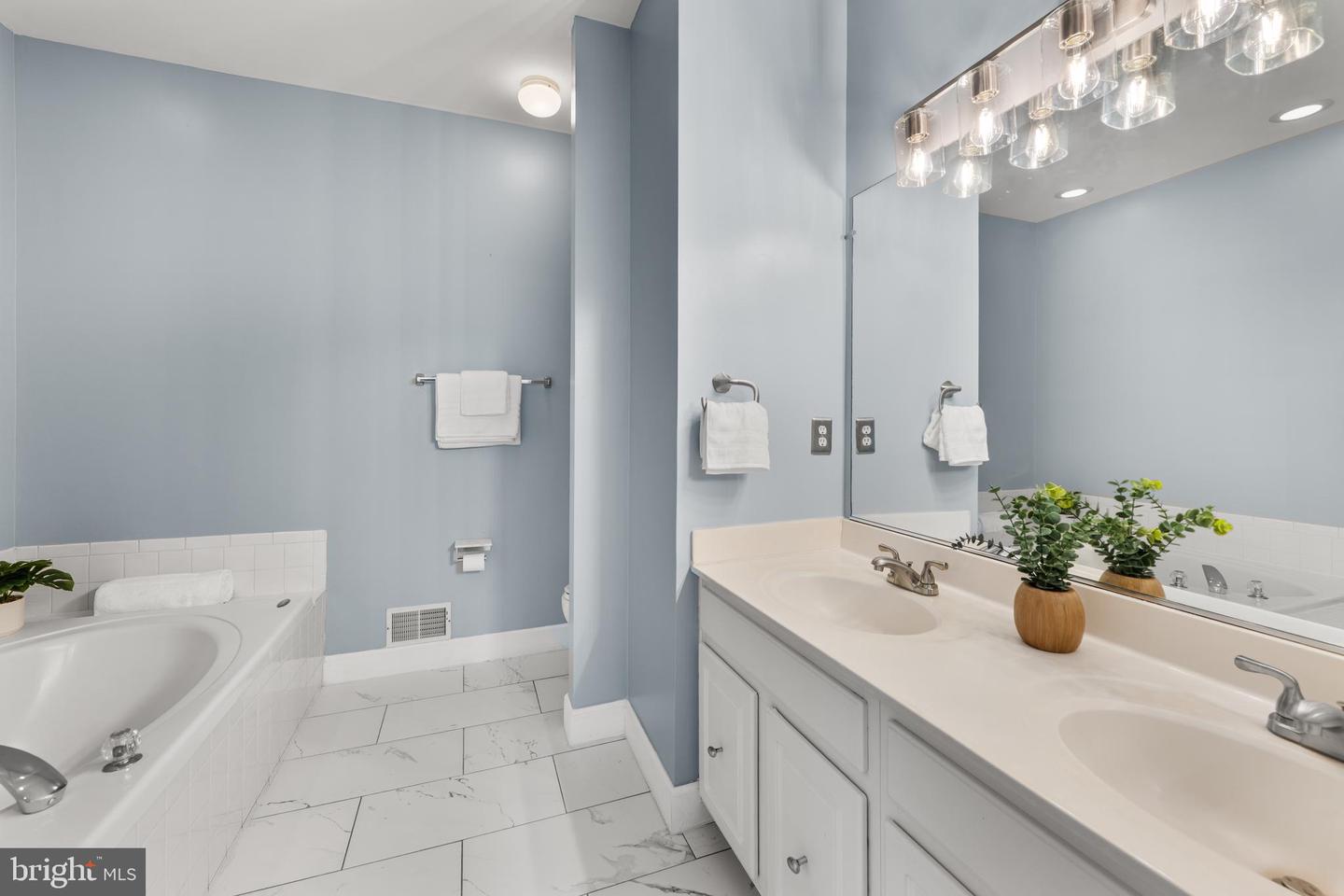 6735 APPLEMINT LN, ALEXANDRIA, Virginia 22310, 3 Bedrooms Bedrooms, ,3 BathroomsBathrooms,Residential,For sale,6735 APPLEMINT LN,VAFX2289628 MLS # VAFX2289628