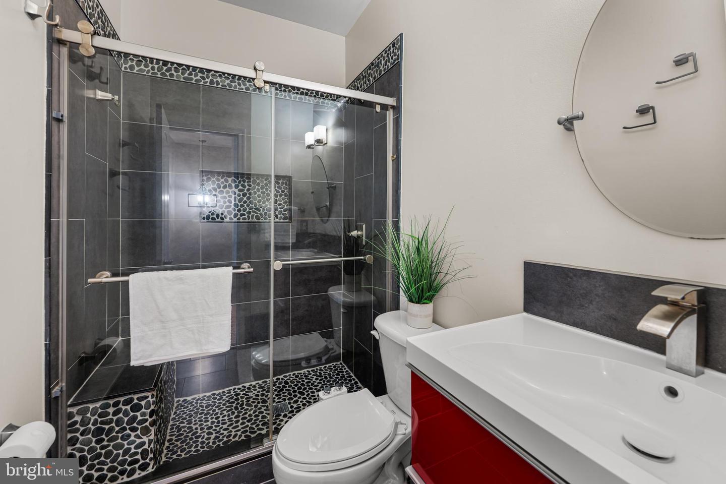 6735 APPLEMINT LN, ALEXANDRIA, Virginia 22310, 3 Bedrooms Bedrooms, ,3 BathroomsBathrooms,Residential,For sale,6735 APPLEMINT LN,VAFX2289628 MLS # VAFX2289628