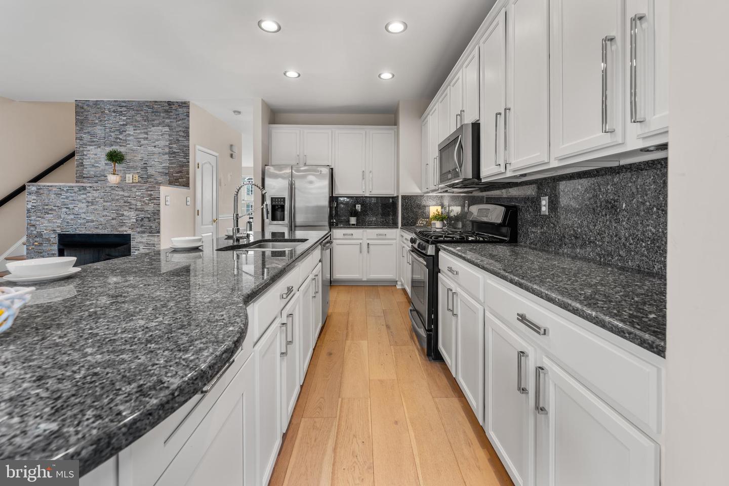 6735 APPLEMINT LN, ALEXANDRIA, Virginia 22310, 3 Bedrooms Bedrooms, ,3 BathroomsBathrooms,Residential,For sale,6735 APPLEMINT LN,VAFX2289628 MLS # VAFX2289628