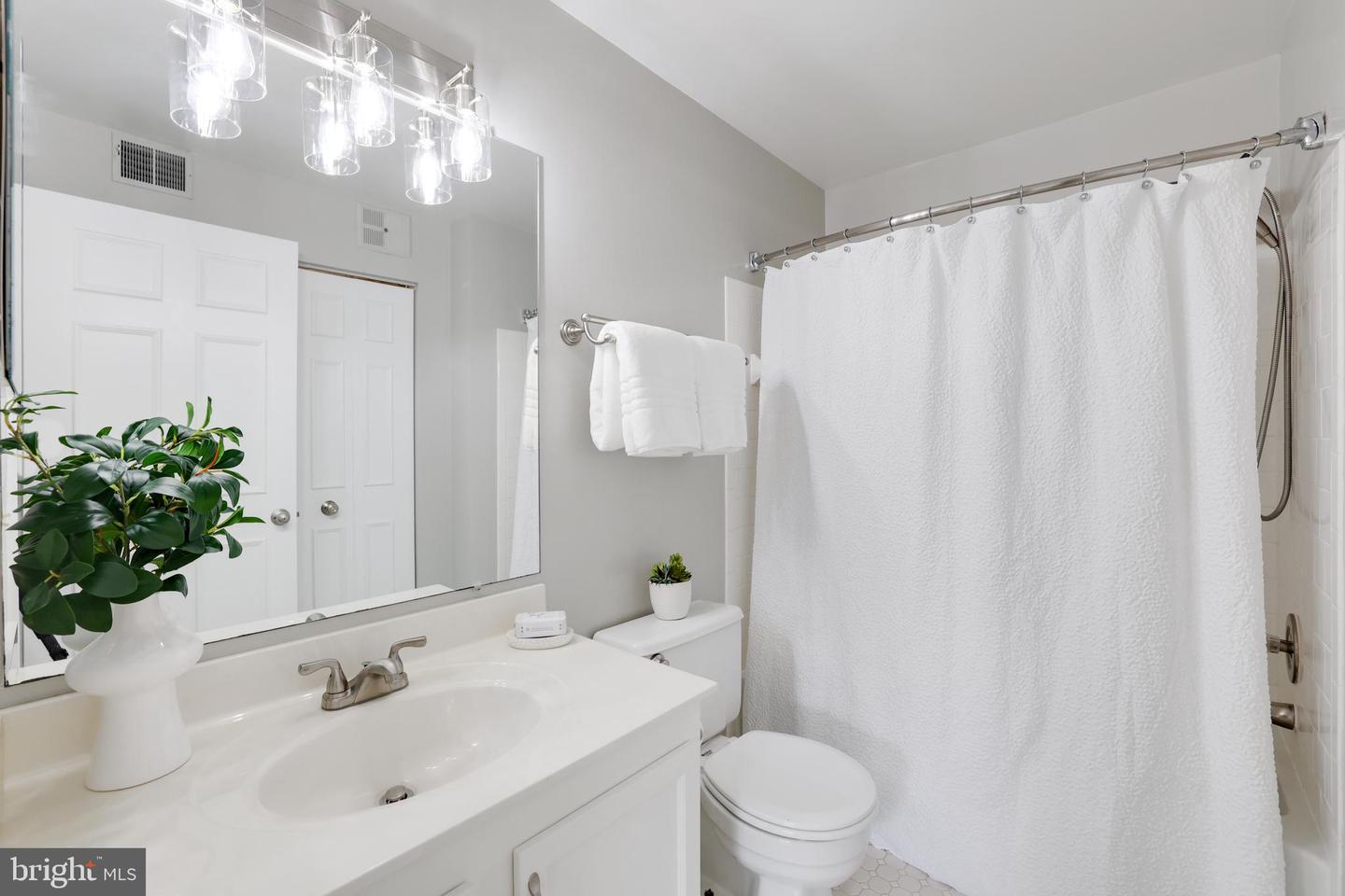 7746 NEW PROVIDENCE DR #93, FALLS CHURCH, Virginia 22042, 3 Bedrooms Bedrooms, ,2 BathroomsBathrooms,Residential,For sale,7746 NEW PROVIDENCE DR #93,VAFX2289744 MLS # VAFX2289744