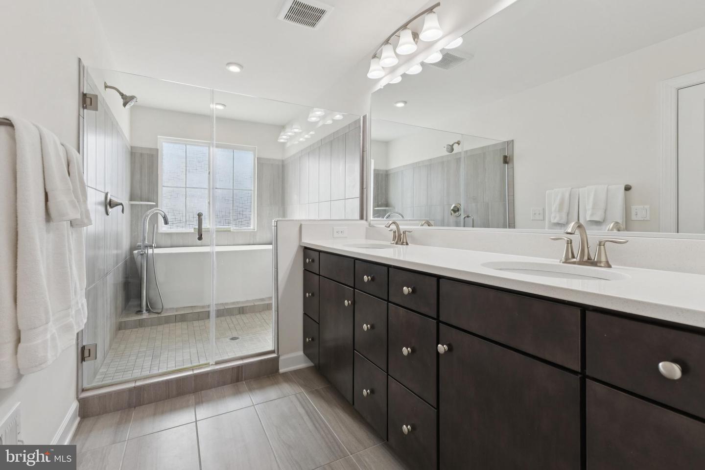 8102 ZOE PL, ALEXANDRIA, Virginia 22306, 3 Bedrooms Bedrooms, ,3 BathroomsBathrooms,Residential,For sale,8102 ZOE PL,VAFX2289760 MLS # VAFX2289760