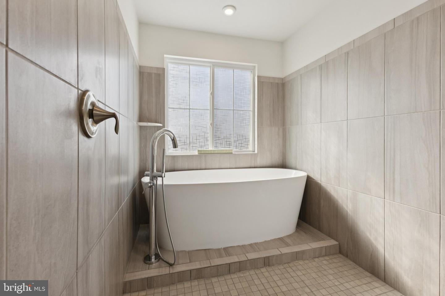 8102 ZOE PL, ALEXANDRIA, Virginia 22306, 3 Bedrooms Bedrooms, ,3 BathroomsBathrooms,Residential,For sale,8102 ZOE PL,VAFX2289760 MLS # VAFX2289760