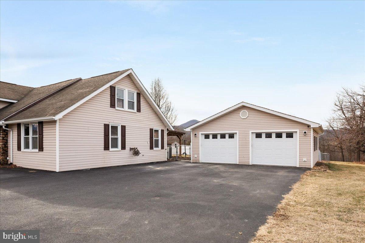 961 W MAIN ST, STANLEY, Virginia 22851, 3 Bedrooms Bedrooms, 5 Rooms Rooms,2 BathroomsBathrooms,Residential,For sale,961 W MAIN ST,VAPA2006018 MLS # VAPA2006018