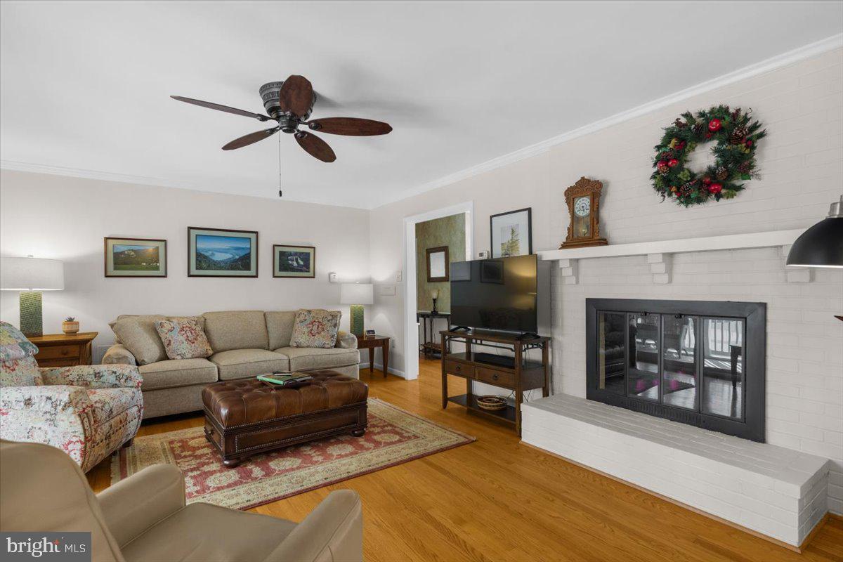 425 BRIARMONT DR, WINCHESTER, Virginia 22601, 3 Bedrooms Bedrooms, ,2 BathroomsBathrooms,Residential,For sale,425 BRIARMONT DR,VAWI2009926 MLS # VAWI2009926