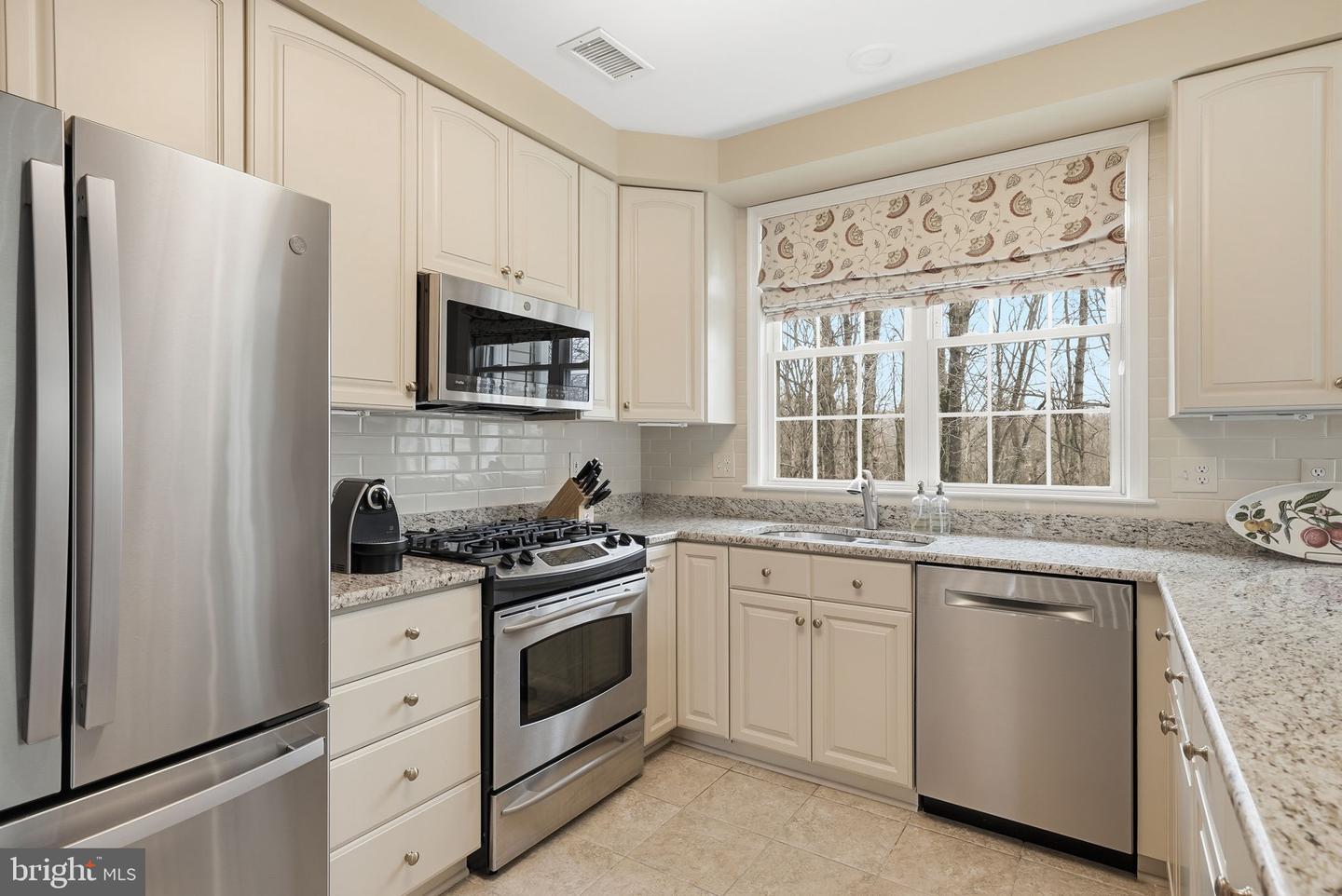 6127 DONIVAL SQ, ALEXANDRIA, Virginia 22315, 3 Bedrooms Bedrooms, ,3 BathroomsBathrooms,Residential,For sale,6127 DONIVAL SQ,VAFX2290078 MLS # VAFX2290078 6127 DONIVAL SQ, ALEXANDRIA, Virginia 22315, 3 Bedrooms Bedrooms, ,3 BathroomsBathrooms,Residential,For sale,6127 DONIVAL SQ,VAFX2290078 MLS # VAFX2290078