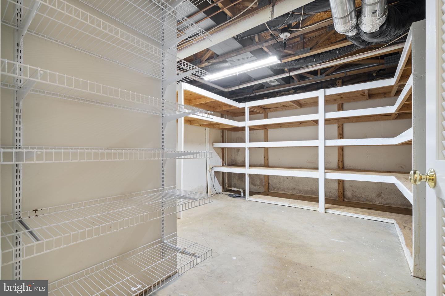 12017 SUGARLAND VALLEY DR, HERNDON, Virginia 20170, 5 Bedrooms Bedrooms, ,3 BathroomsBathrooms,Residential,For sale,12017 SUGARLAND VALLEY DR,VAFX2290138 MLS # VAFX2290138