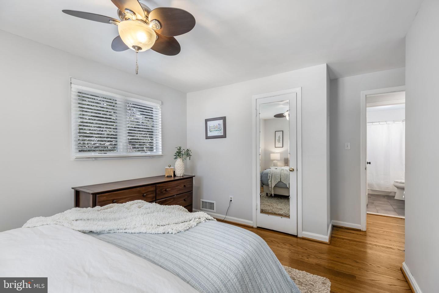 6522 OAKWOOD DR, FALLS CHURCH, Virginia 22041, 3 Bedrooms Bedrooms, ,2 BathroomsBathrooms,Residential,For sale,6522 OAKWOOD DR,VAFX2290184 MLS # VAFX2290184