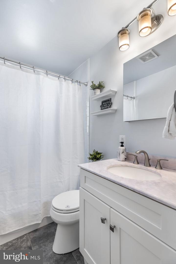 6522 OAKWOOD DR, FALLS CHURCH, Virginia 22041, 3 Bedrooms Bedrooms, ,2 BathroomsBathrooms,Residential,For sale,6522 OAKWOOD DR,VAFX2290184 MLS # VAFX2290184