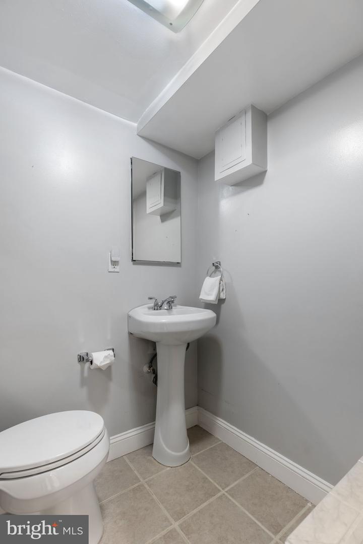 6522 OAKWOOD DR, FALLS CHURCH, Virginia 22041, 3 Bedrooms Bedrooms, ,2 BathroomsBathrooms,Residential,For sale,6522 OAKWOOD DR,VAFX2290184 MLS # VAFX2290184