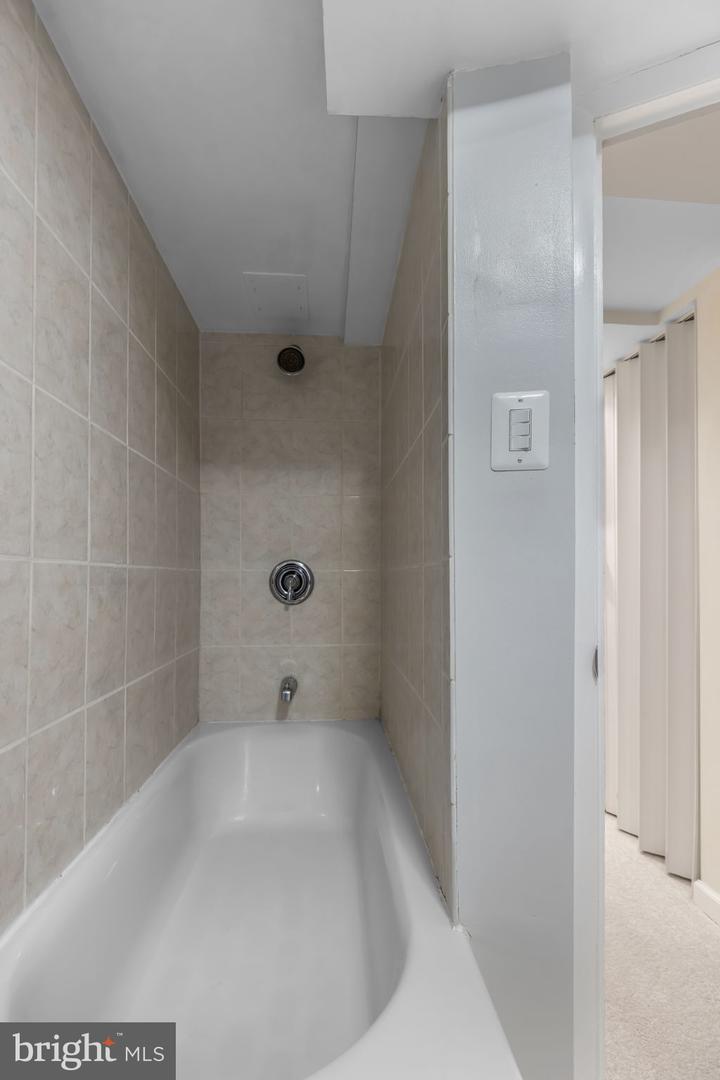 6522 OAKWOOD DR, FALLS CHURCH, Virginia 22041, 3 Bedrooms Bedrooms, ,2 BathroomsBathrooms,Residential,For sale,6522 OAKWOOD DR,VAFX2290184 MLS # VAFX2290184