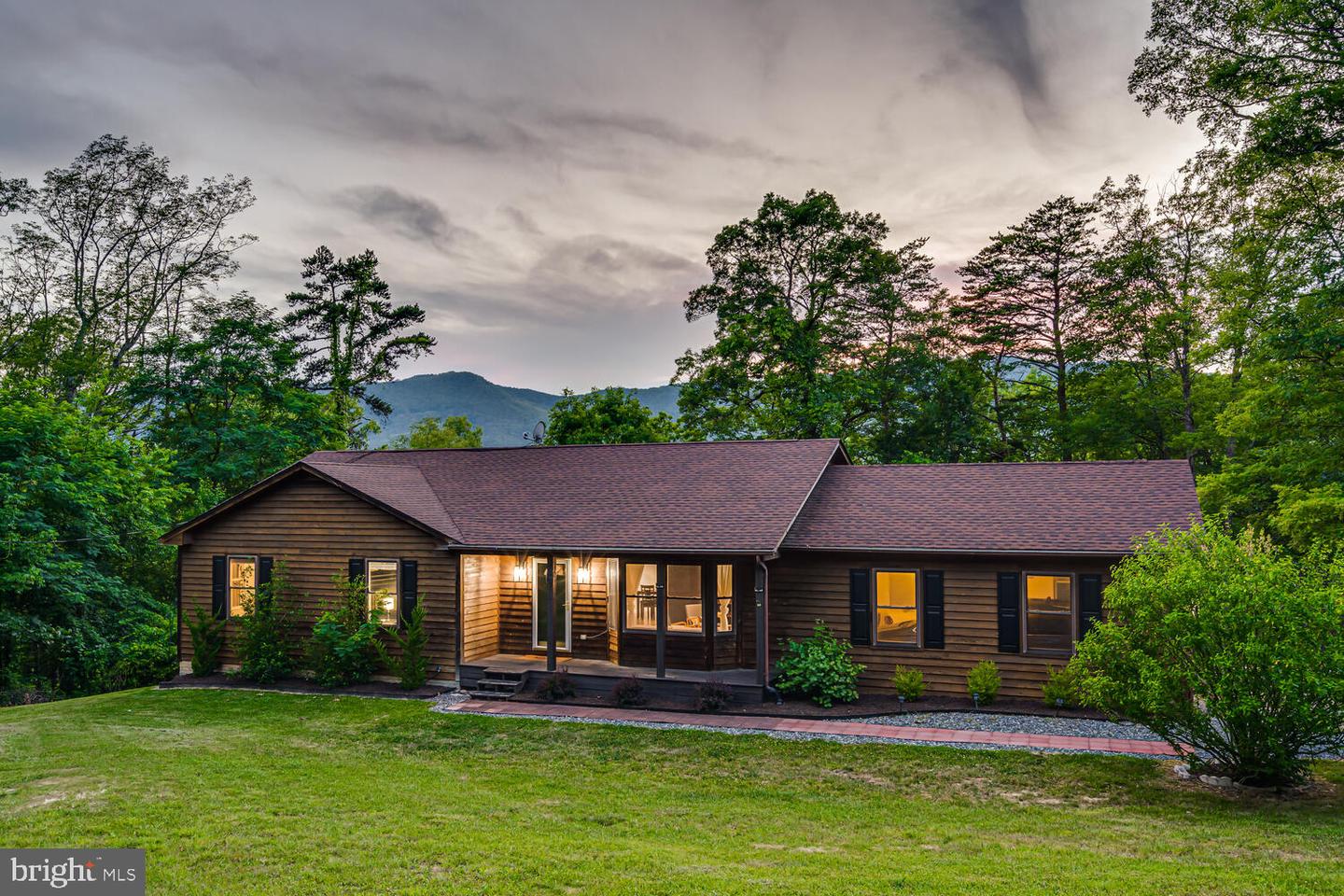 540 LAKESIDE DR, FRONT ROYAL, Virginia 22630, 3 Bedrooms Bedrooms, ,3 BathroomsBathrooms,Residential,For sale,540 LAKESIDE DR,VAWR2013364 MLS # VAWR2013364