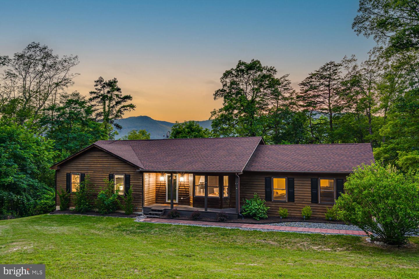 540 LAKESIDE DR, FRONT ROYAL, Virginia 22630, 3 Bedrooms Bedrooms, ,3 BathroomsBathrooms,Residential,For sale,540 LAKESIDE DR,VAWR2013364 MLS # VAWR2013364