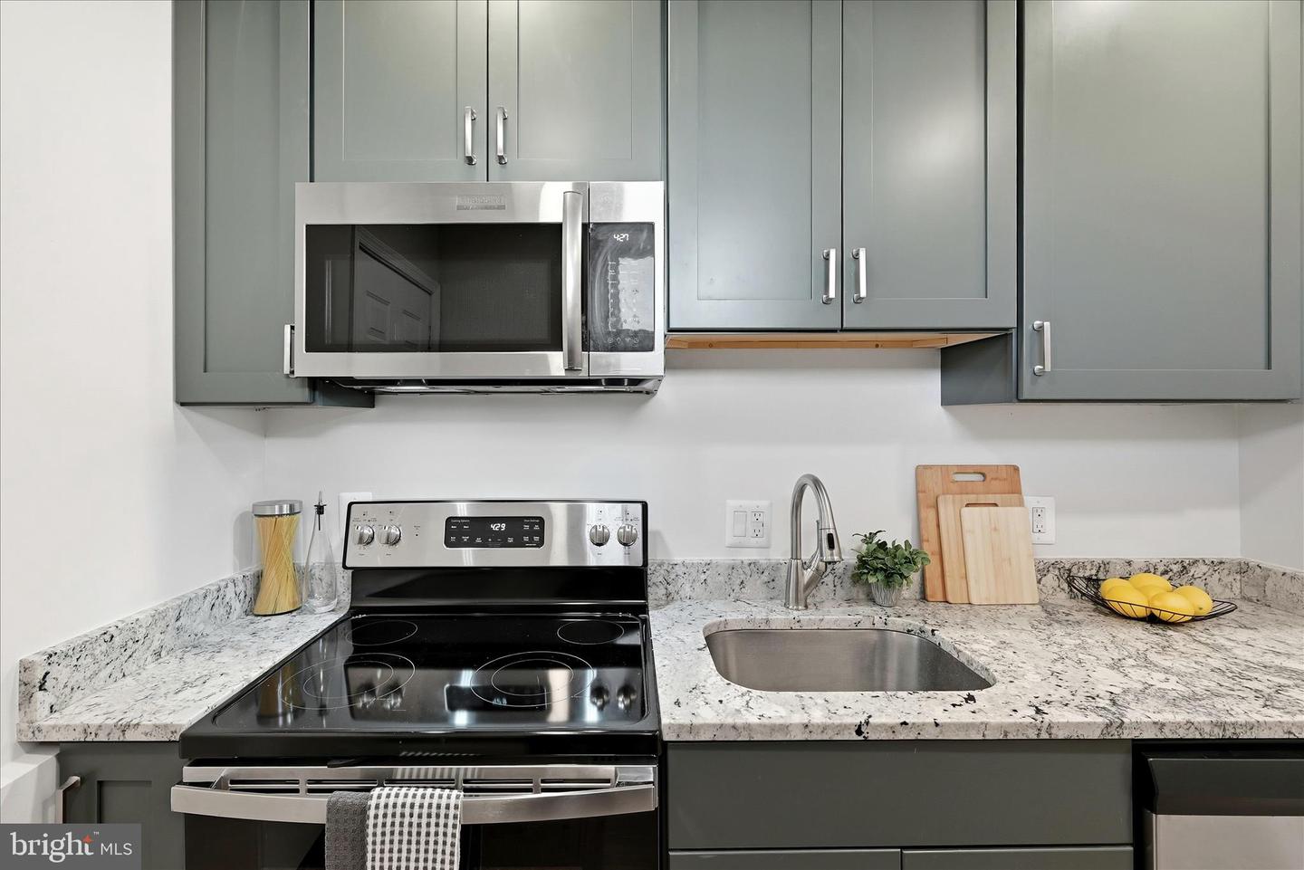 633 18TH ST NE, WASHINGTON, District Of Columbia 20002, 2 Bedrooms Bedrooms, 7 Rooms Rooms,1 BathroomBathrooms,Residential,For sale,633 18TH ST NE,DCDC2245498 MLS # DCDC2245498