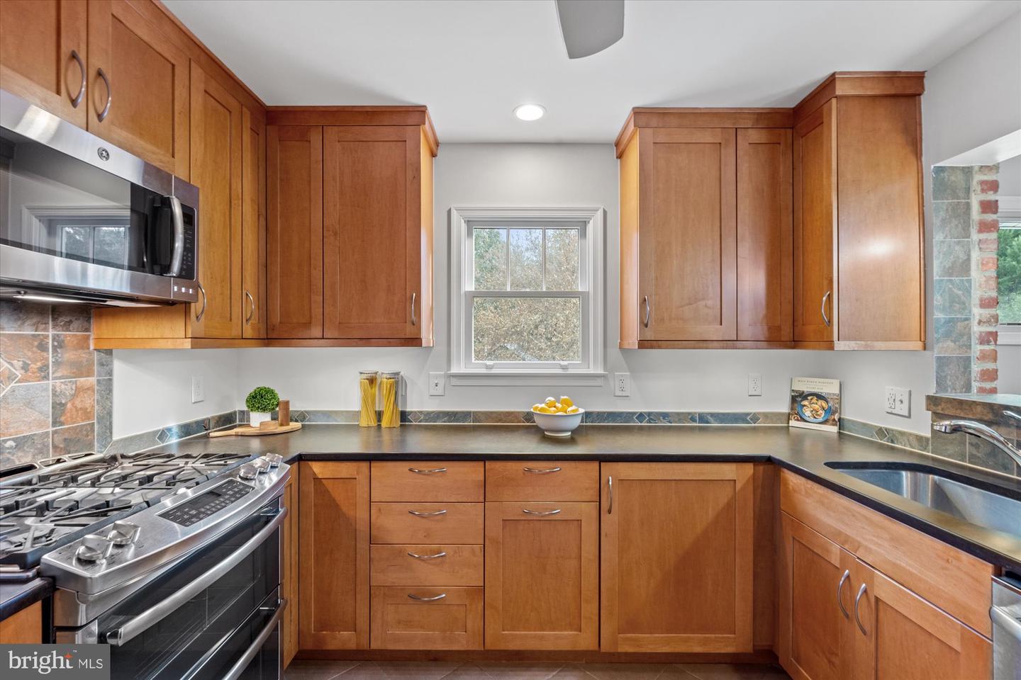 7912 BAINBRIDGE RD, ALEXANDRIA, Virginia 22308, 3 Bedrooms Bedrooms, ,2 BathroomsBathrooms,Residential,For sale,7912 BAINBRIDGE RD,VAFX2290244 MLS # VAFX2290244