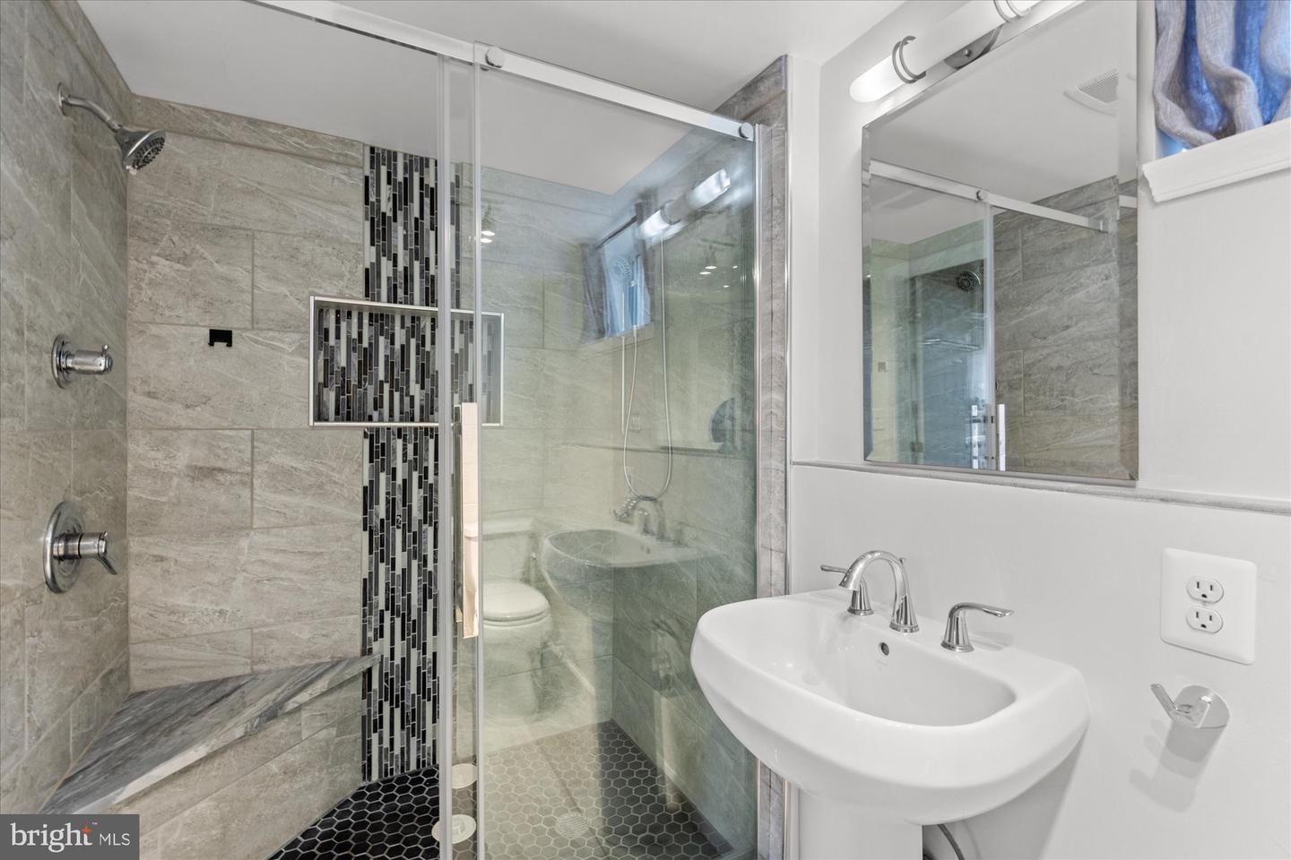 7912 BAINBRIDGE RD, ALEXANDRIA, Virginia 22308, 3 Bedrooms Bedrooms, ,2 BathroomsBathrooms,Residential,For sale,7912 BAINBRIDGE RD,VAFX2290244 MLS # VAFX2290244