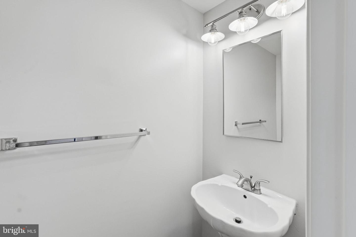 1431-A N VAN DORN ST #A, ALEXANDRIA, Virginia 22304, 2 Bedrooms Bedrooms, ,1 BathroomBathrooms,Residential,For sale,1431-A N VAN DORN ST #A,VAAX2054006 MLS # VAAX2054006