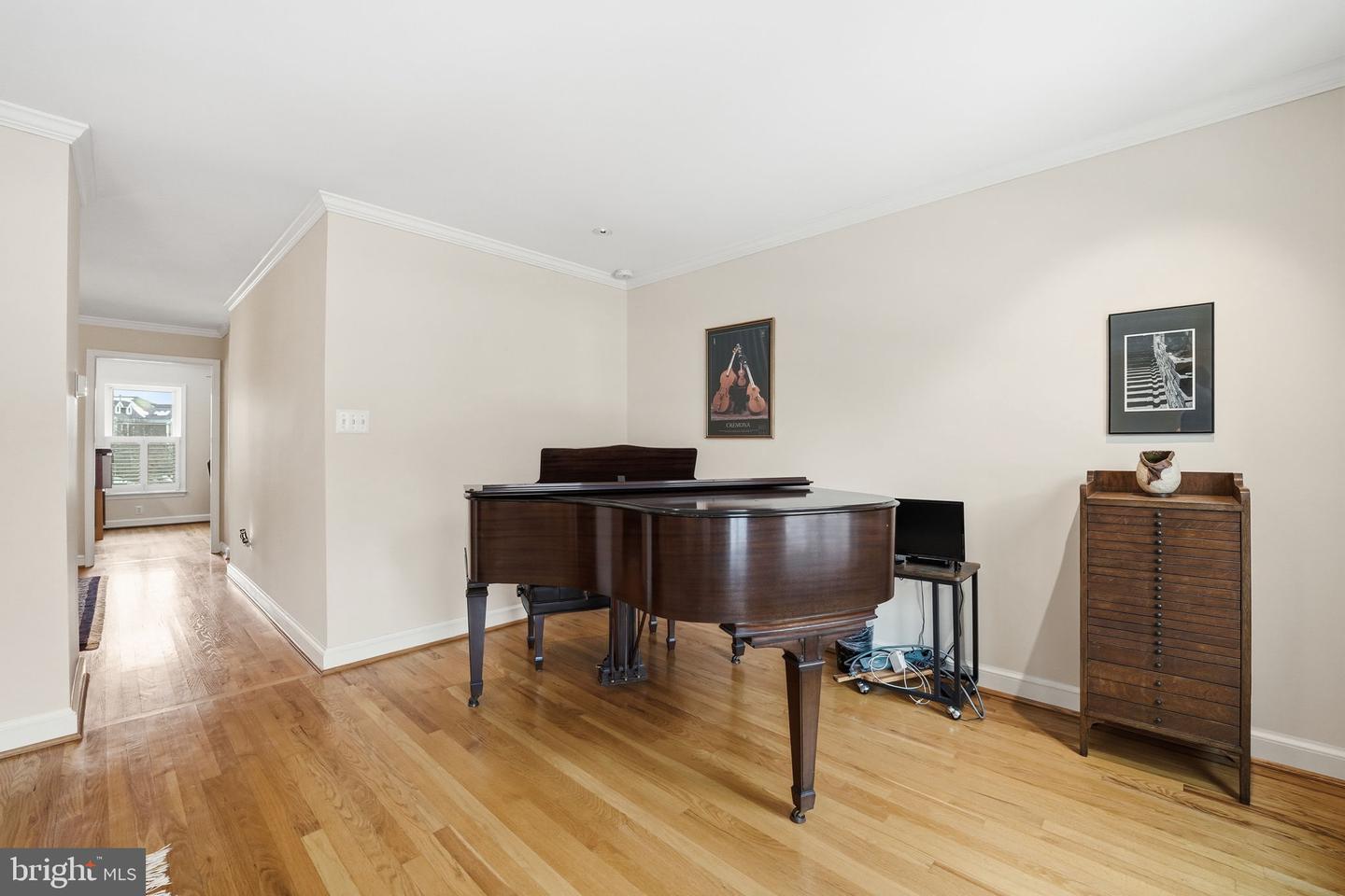 1566-B WESTMORELAND ST, MCLEAN, Virginia 22101, 3 Bedrooms Bedrooms, ,2 BathroomsBathrooms,Residential,For sale,1566-B WESTMORELAND ST,VAFX2290312 MLS # VAFX2290312 1566-B WESTMORELAND ST, MCLEAN, Virginia 22101, 3 Bedrooms Bedrooms, ,2 BathroomsBathrooms,Residential,For sale,1566-B WESTMORELAND ST,VAFX2290312 MLS # VAFX2290312