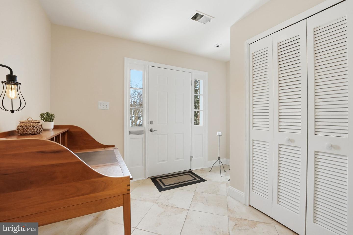 1566-B WESTMORELAND ST, MCLEAN, Virginia 22101, 3 Bedrooms Bedrooms, ,2 BathroomsBathrooms,Residential,For sale,1566-B WESTMORELAND ST,VAFX2290312 MLS # VAFX2290312 1566-B WESTMORELAND ST, MCLEAN, Virginia 22101, 3 Bedrooms Bedrooms, ,2 BathroomsBathrooms,Residential,For sale,1566-B WESTMORELAND ST,VAFX2290312 MLS # VAFX2290312