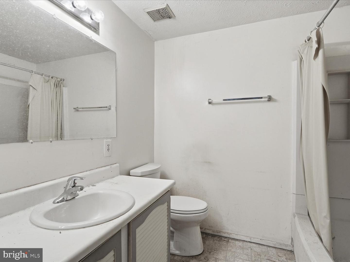 3466 VALE CT, WOODBRIDGE, Virginia 22192, 3 Bedrooms Bedrooms, ,2 BathroomsBathrooms,Residential,For sale,3466 VALE CT,VAPW2112254 MLS # VAPW2112254