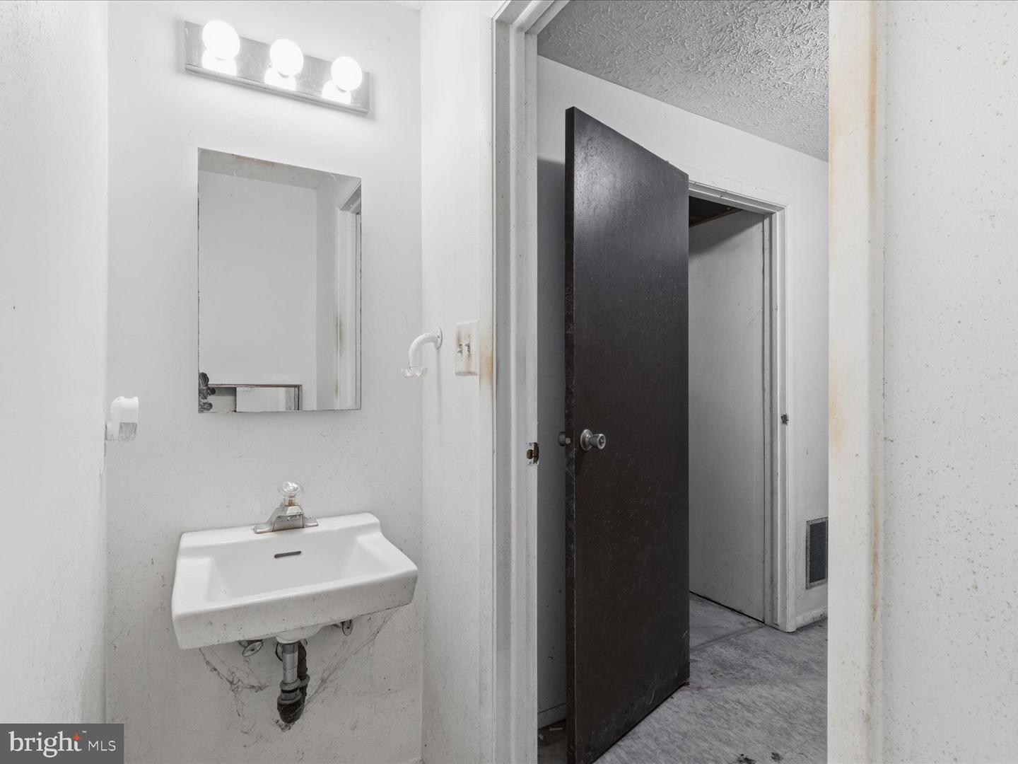 3466 VALE CT, WOODBRIDGE, Virginia 22192, 3 Bedrooms Bedrooms, ,2 BathroomsBathrooms,Residential,For sale,3466 VALE CT,VAPW2112254 MLS # VAPW2112254