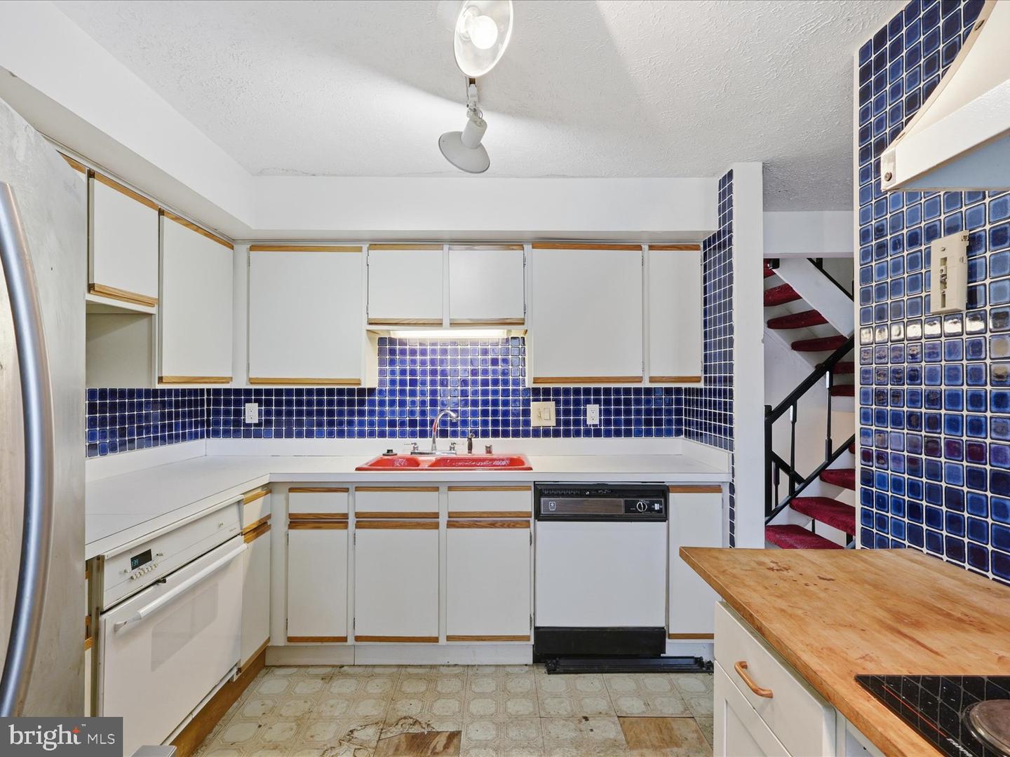 3466 VALE CT, WOODBRIDGE, Virginia 22192, 3 Bedrooms Bedrooms, ,2 BathroomsBathrooms,Residential,For sale,3466 VALE CT,VAPW2112254 MLS # VAPW2112254