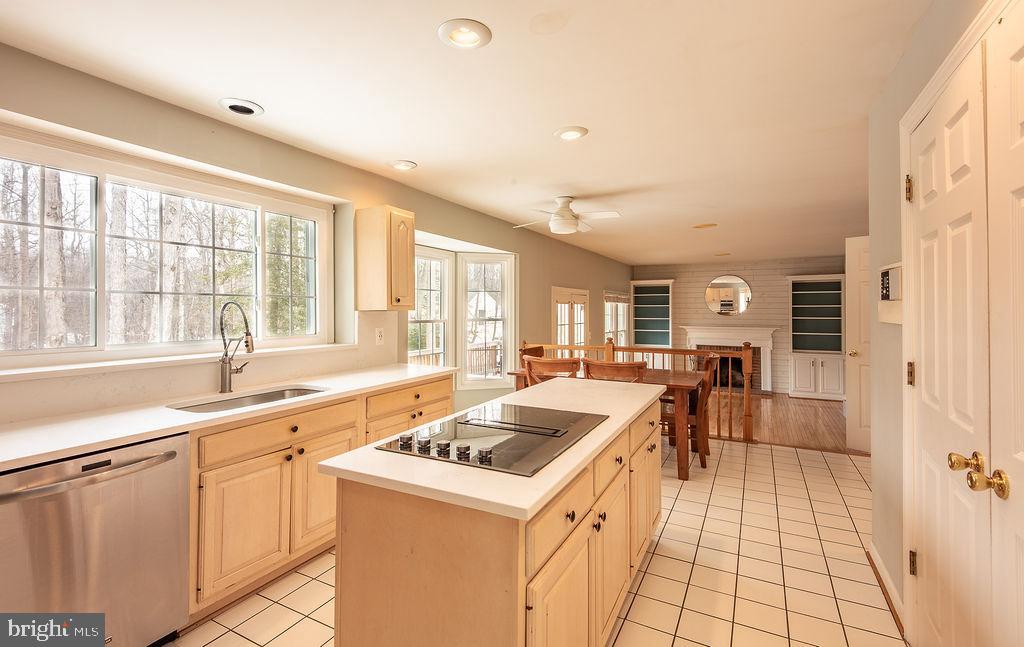 7216 TOKEN VALLEY RD, MANASSAS, Virginia 20112, 3 Bedrooms Bedrooms, 7 Rooms Rooms,3 BathroomsBathrooms,Residential,For sale,7216 TOKEN VALLEY RD,VAPW2112264 MLS # VAPW2112264