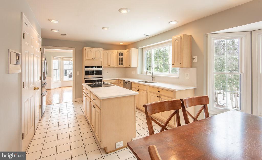 7216 TOKEN VALLEY RD, MANASSAS, Virginia 20112, 3 Bedrooms Bedrooms, 7 Rooms Rooms,3 BathroomsBathrooms,Residential,For sale,7216 TOKEN VALLEY RD,VAPW2112264 MLS # VAPW2112264