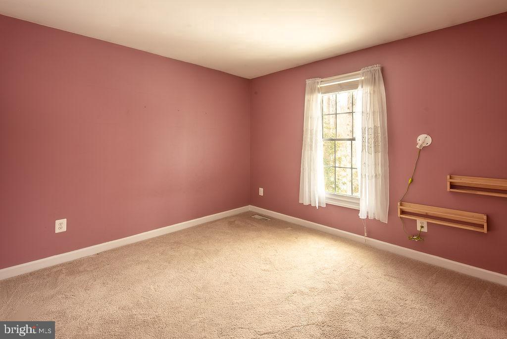 7216 TOKEN VALLEY RD, MANASSAS, Virginia 20112, 3 Bedrooms Bedrooms, 7 Rooms Rooms,3 BathroomsBathrooms,Residential,For sale,7216 TOKEN VALLEY RD,VAPW2112264 MLS # VAPW2112264