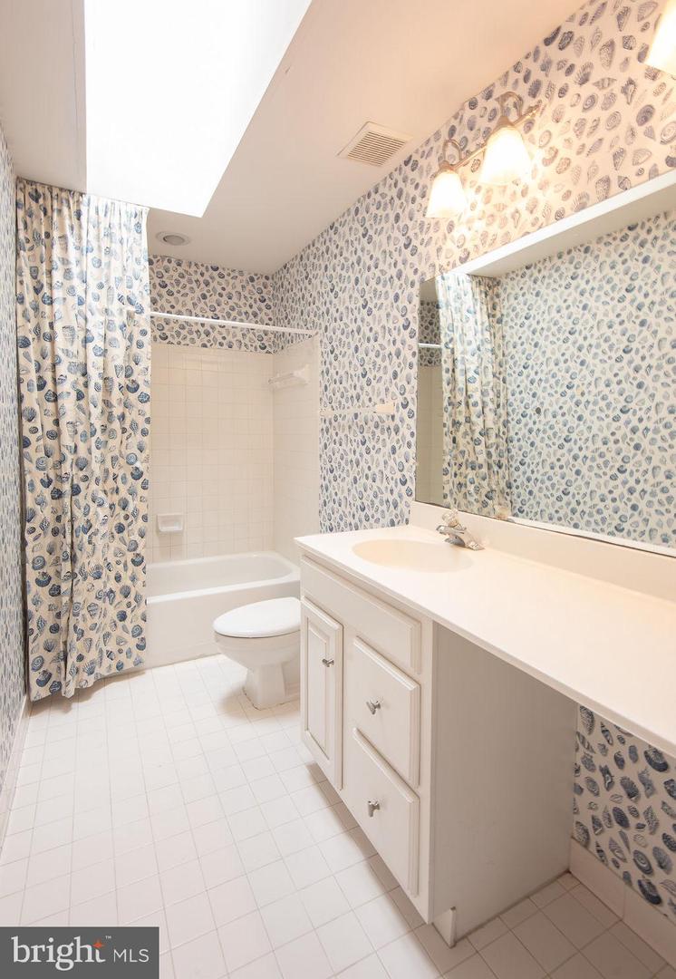 7216 TOKEN VALLEY RD, MANASSAS, Virginia 20112, 3 Bedrooms Bedrooms, 7 Rooms Rooms,3 BathroomsBathrooms,Residential,For sale,7216 TOKEN VALLEY RD,VAPW2112264 MLS # VAPW2112264