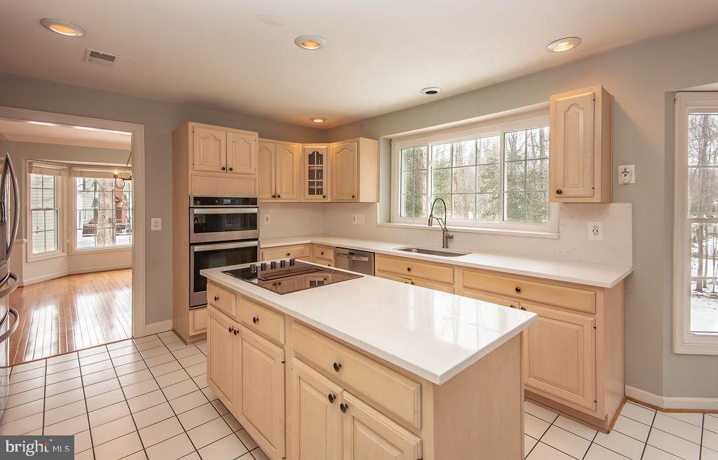 7216 TOKEN VALLEY RD, MANASSAS, Virginia 20112, 3 Bedrooms Bedrooms, 7 Rooms Rooms,3 BathroomsBathrooms,Residential,For sale,7216 TOKEN VALLEY RD,VAPW2112264 MLS # VAPW2112264