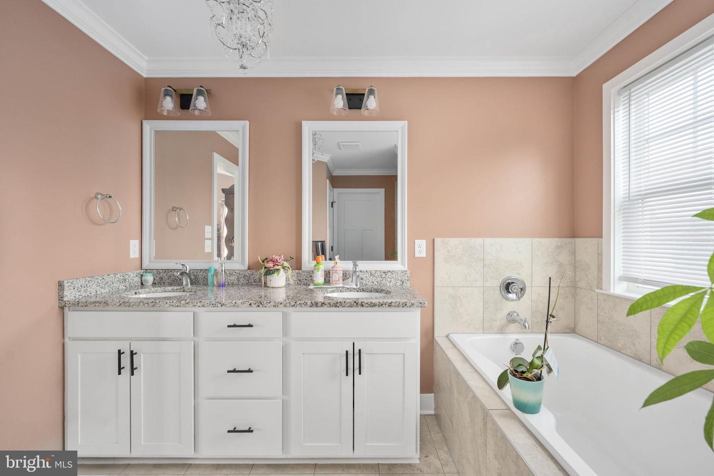 14 CAROL ST, FREDERICKSBURG, Virginia 22405, 4 Bedrooms Bedrooms, 17 Rooms Rooms,3 BathroomsBathrooms,Residential,For sale,14 CAROL ST,VAST2045974 MLS # VAST2045974