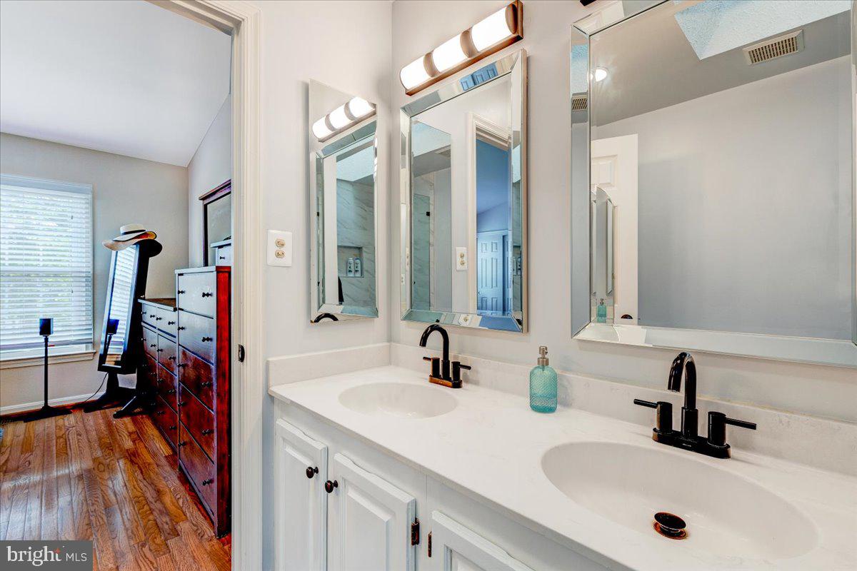 6940 COMPTON LN, CENTREVILLE, Virginia 20121, 3 Bedrooms Bedrooms, ,3 BathroomsBathrooms,Residential,For sale,6940 COMPTON LN,VAFX2290382 MLS # VAFX2290382 6940 COMPTON LN, CENTREVILLE, Virginia 20121, 3 Bedrooms Bedrooms, ,3 BathroomsBathrooms,Residential,For sale,6940 COMPTON LN,VAFX2290382 MLS # VAFX2290382