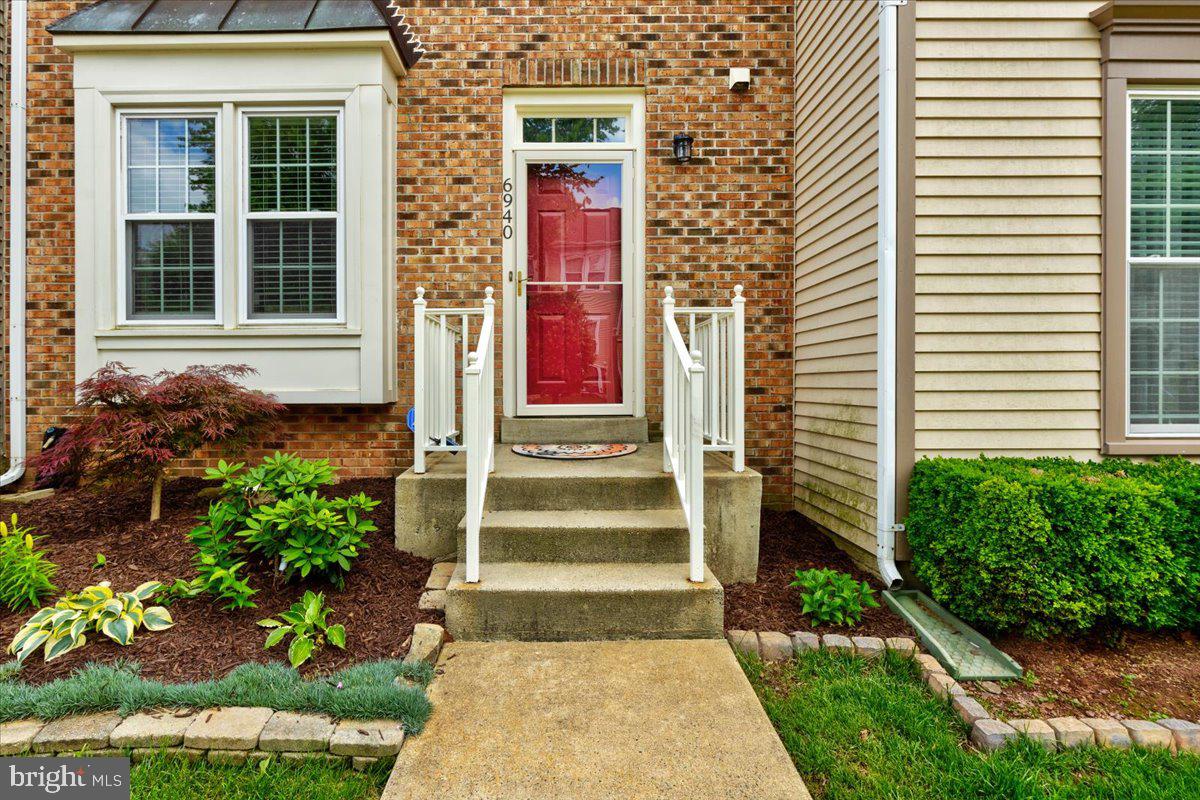 6940 COMPTON LN, CENTREVILLE, Virginia 20121, 3 Bedrooms Bedrooms, ,3 BathroomsBathrooms,Residential,For sale,6940 COMPTON LN,VAFX2290382 MLS # VAFX2290382 6940 COMPTON LN, CENTREVILLE, Virginia 20121, 3 Bedrooms Bedrooms, ,3 BathroomsBathrooms,Residential,For sale,6940 COMPTON LN,VAFX2290382 MLS # VAFX2290382