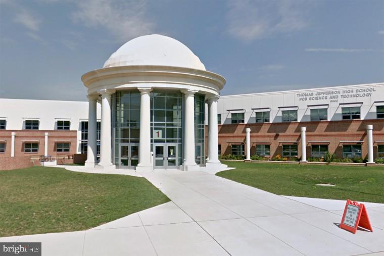 5236 AMPTHILL DR, ALEXANDRIA, Virginia 22312, 4 Bedrooms Bedrooms, ,3 BathroomsBathrooms,Residential,For sale,5236 AMPTHILL DR,VAFX2290468 MLS # VAFX2290468