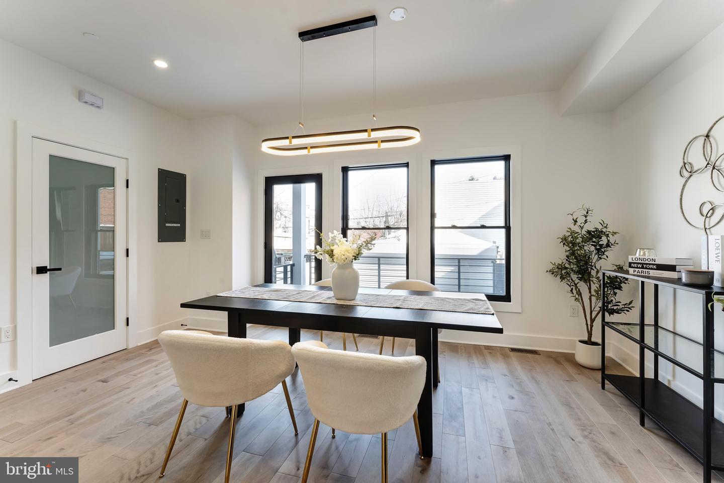 3009 13TH ST NW #1, WASHINGTON, District Of Columbia 20009, 3 Bedrooms Bedrooms, 6 Rooms Rooms,2 BathroomsBathrooms,Residential,For sale,3009 13TH ST NW #1,DCDC2245770 MLS # DCDC2245770