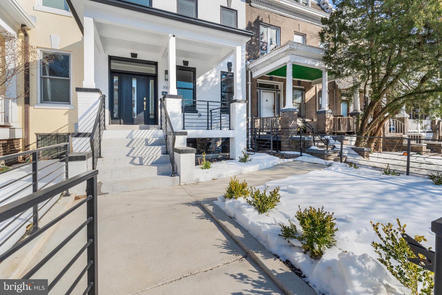 3009 13TH ST NW #1, WASHINGTON, District Of Columbia 20009, 3 Bedrooms Bedrooms, 6 Rooms Rooms,2 BathroomsBathrooms,Residential,For sale,3009 13TH ST NW #1,DCDC2245770 MLS # DCDC2245770