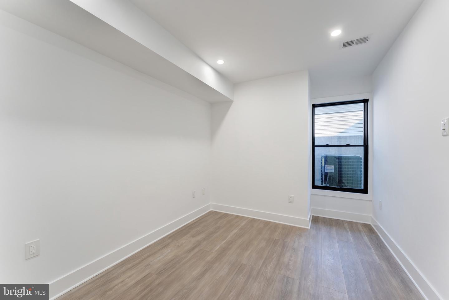 3009 13TH ST NW #1, WASHINGTON, District Of Columbia 20009, 3 Bedrooms Bedrooms, 6 Rooms Rooms,2 BathroomsBathrooms,Residential,For sale,3009 13TH ST NW #1,DCDC2245770 MLS # DCDC2245770