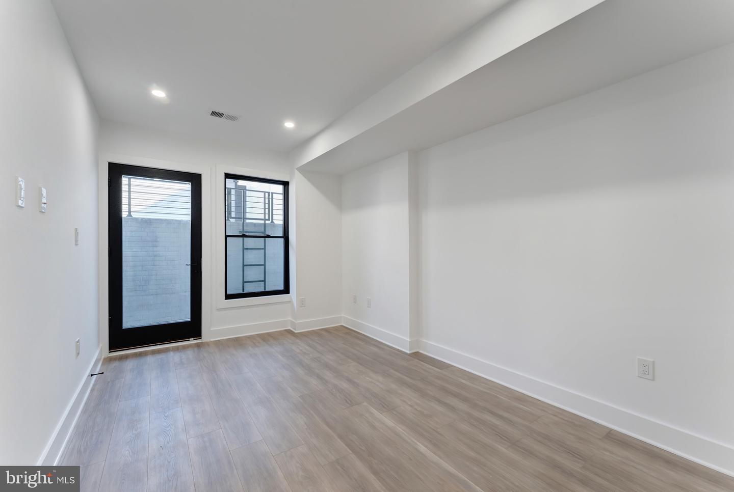 3009 13TH ST NW #1, WASHINGTON, District Of Columbia 20009, 3 Bedrooms Bedrooms, 6 Rooms Rooms,2 BathroomsBathrooms,Residential,For sale,3009 13TH ST NW #1,DCDC2245770 MLS # DCDC2245770