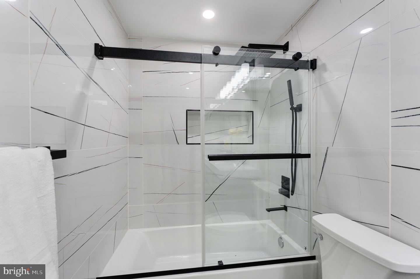 3009 13TH ST NW #1, WASHINGTON, District Of Columbia 20009, 3 Bedrooms Bedrooms, 6 Rooms Rooms,2 BathroomsBathrooms,Residential,For sale,3009 13TH ST NW #1,DCDC2245770 MLS # DCDC2245770