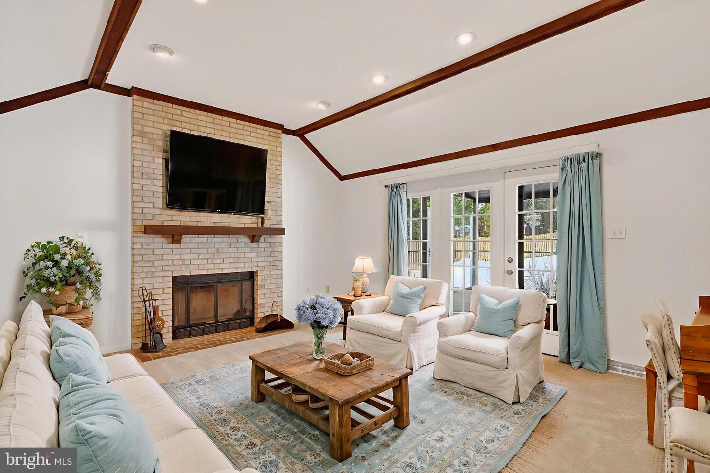 8836 SHADOWLAKE WAY, SPRINGFIELD, Virginia 22153, 4 Bedrooms Bedrooms, 8 Rooms Rooms,3 BathroomsBathrooms,Residential,For sale,8836 SHADOWLAKE WAY,VAFX2290544 MLS # VAFX2290544