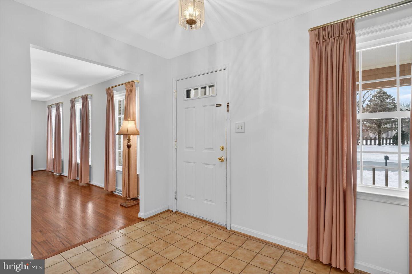 8836 SHADOWLAKE WAY, SPRINGFIELD, Virginia 22153, 4 Bedrooms Bedrooms, 8 Rooms Rooms,3 BathroomsBathrooms,Residential,For sale,8836 SHADOWLAKE WAY,VAFX2290544 MLS # VAFX2290544