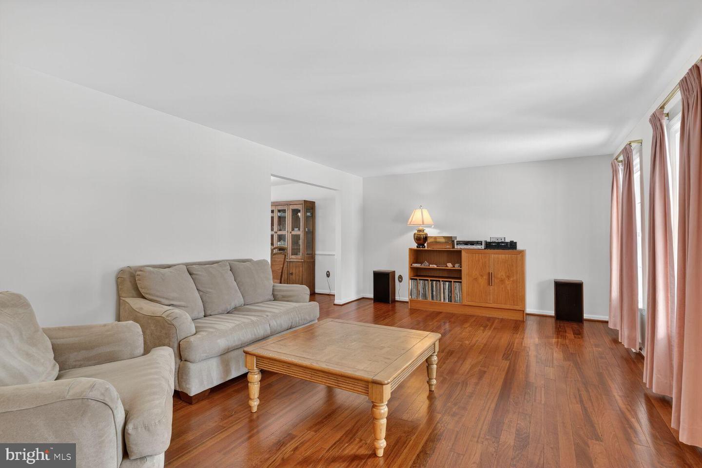 8836 SHADOWLAKE WAY, SPRINGFIELD, Virginia 22153, 4 Bedrooms Bedrooms, 8 Rooms Rooms,3 BathroomsBathrooms,Residential,For sale,8836 SHADOWLAKE WAY,VAFX2290544 MLS # VAFX2290544